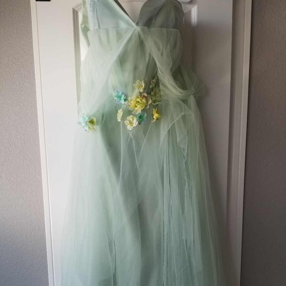 Plus Size Tulle Floral Gown - Picture 3 of 8